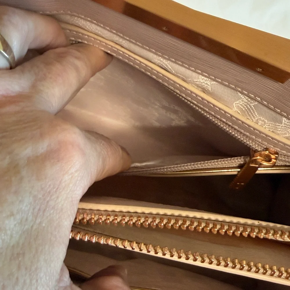 Ted Baker London 🌸 Light Pink Satchel with Gold Accents - Picture 8 of 17